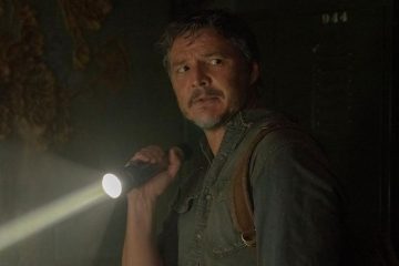Joel_with_a_flashlight_in_The_Last_of_Us