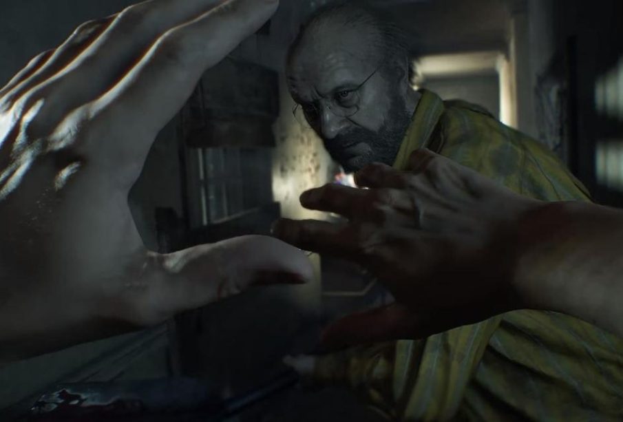 Ethan Winters being attacked by Jack in Resident Evil 7: Biohazard